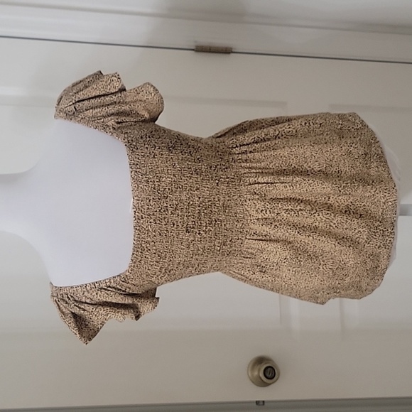 Japna Size XS Tan Black Animal Print Smocked & Ruched Flutter Sleeve V-Neck Top - Picture 4 of 10